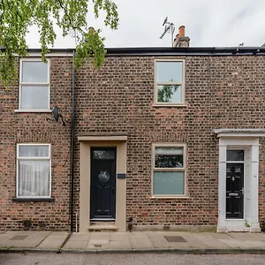 Swan House: Central City Retreat With Free Parking Holiday home York